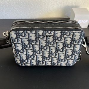 Dior POUCH WITH STRAP for MEN
Beige and Black Dior Oblique Jacquard